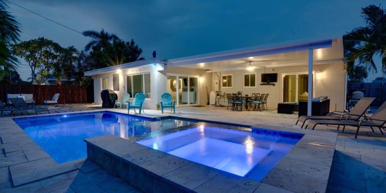 Step Into Sunshine: Modern Charm Meets Coastal Cool – Fully Furnished!