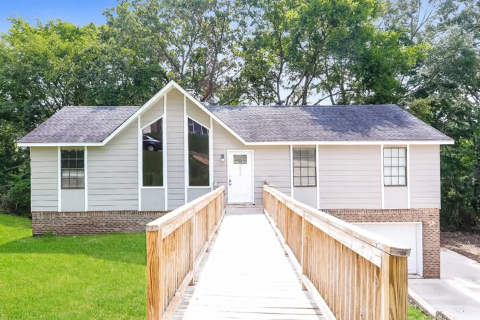 3015 Apple Valley Lane