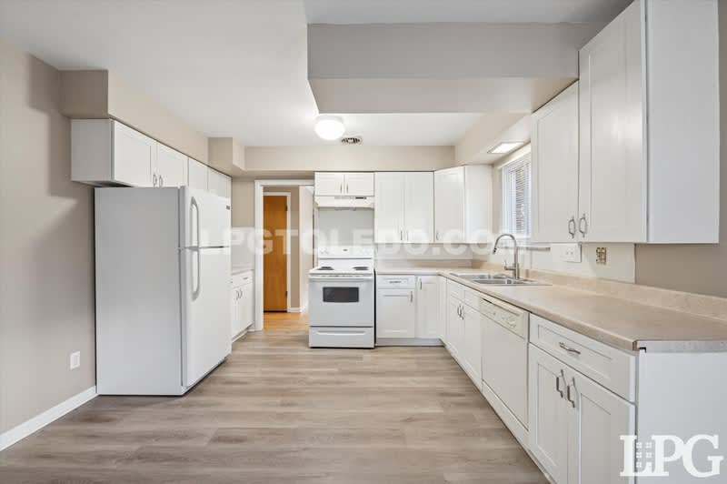 4424 Westway St Upper