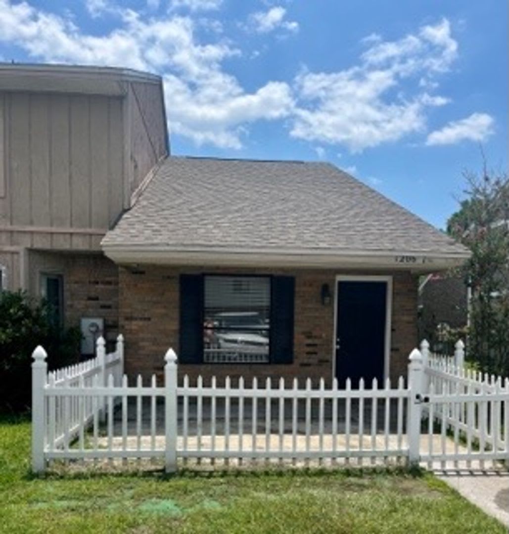 2 Bed 2 Bath Townhome