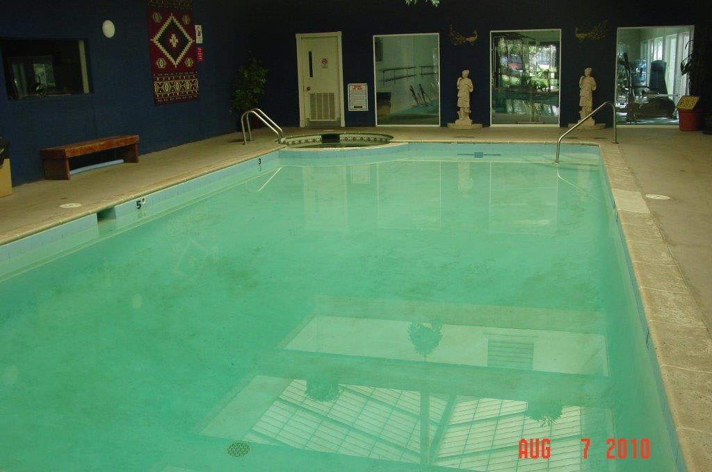 Great location off Leetsdale/Parker and Florida with lots of amenities such as pool, hot tub, club house, washer/dryer in building.