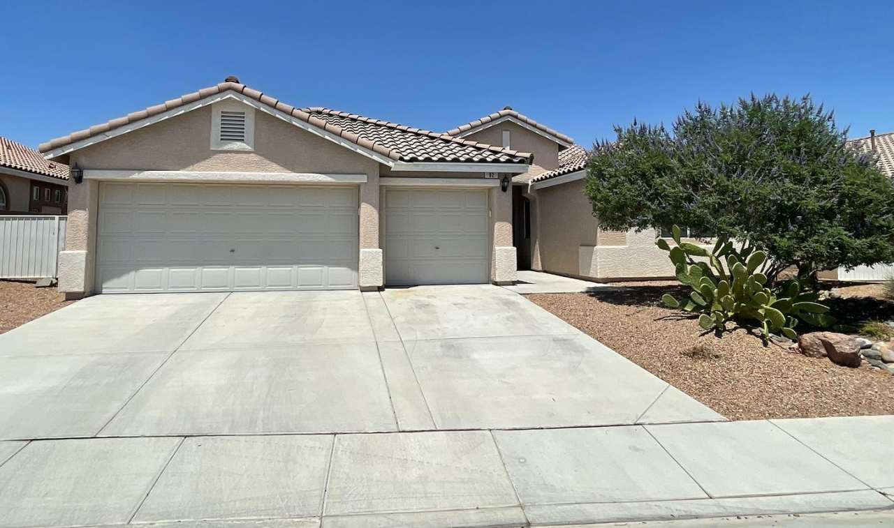 Gorgeous 1 Story Home Ready for Immediate Tenant!