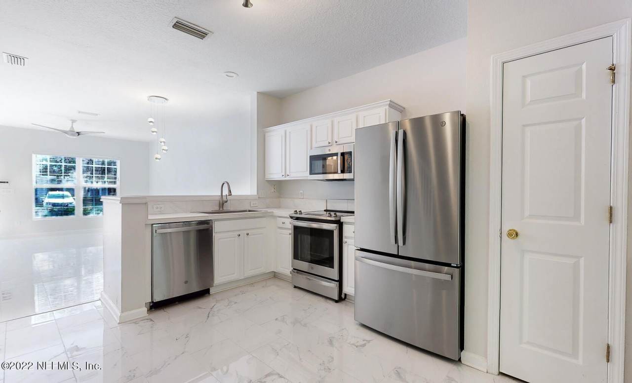 3526 TWISTED TREE Lane