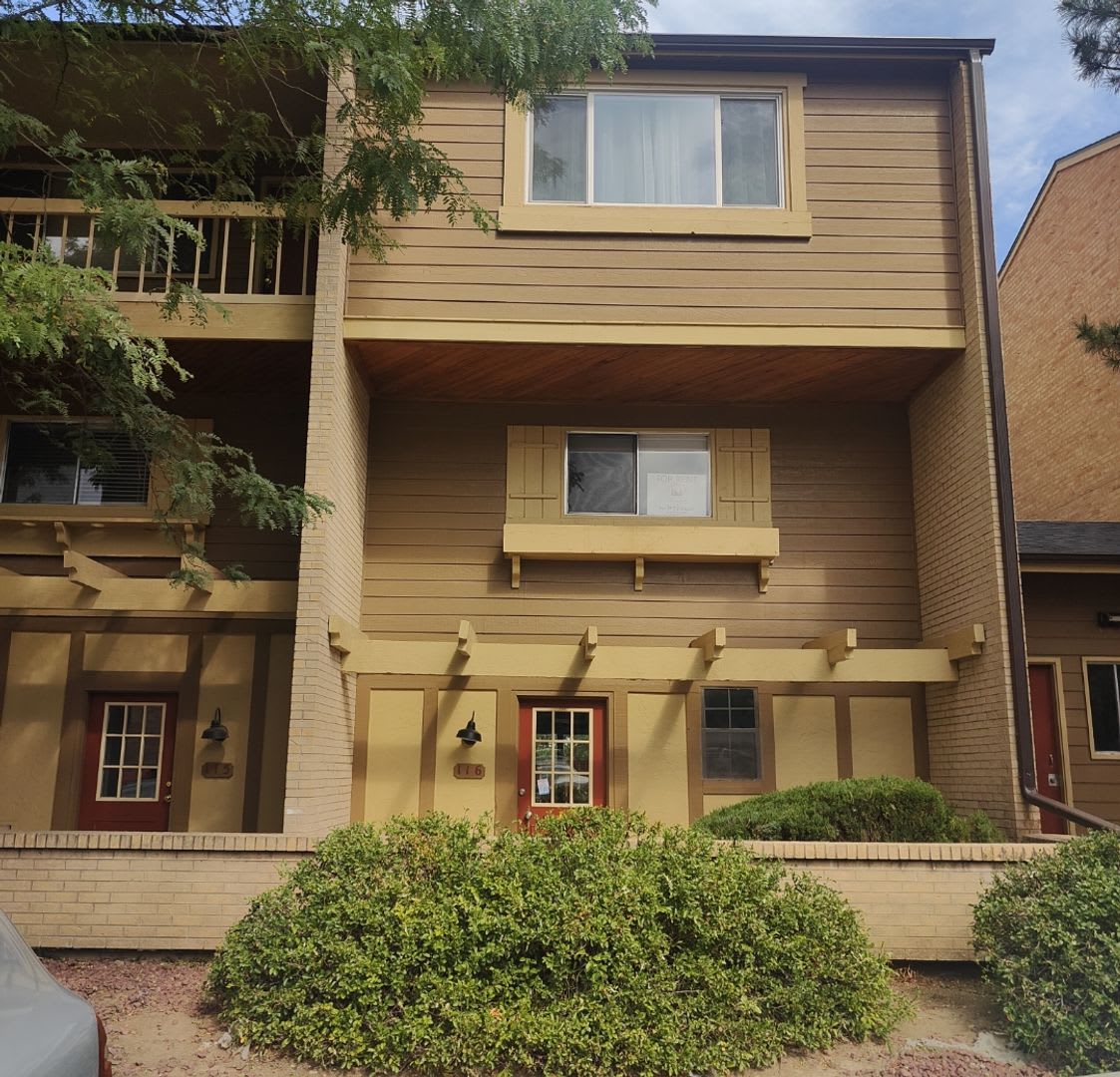 3BR/1.5BA Condo Walking Distance to CU