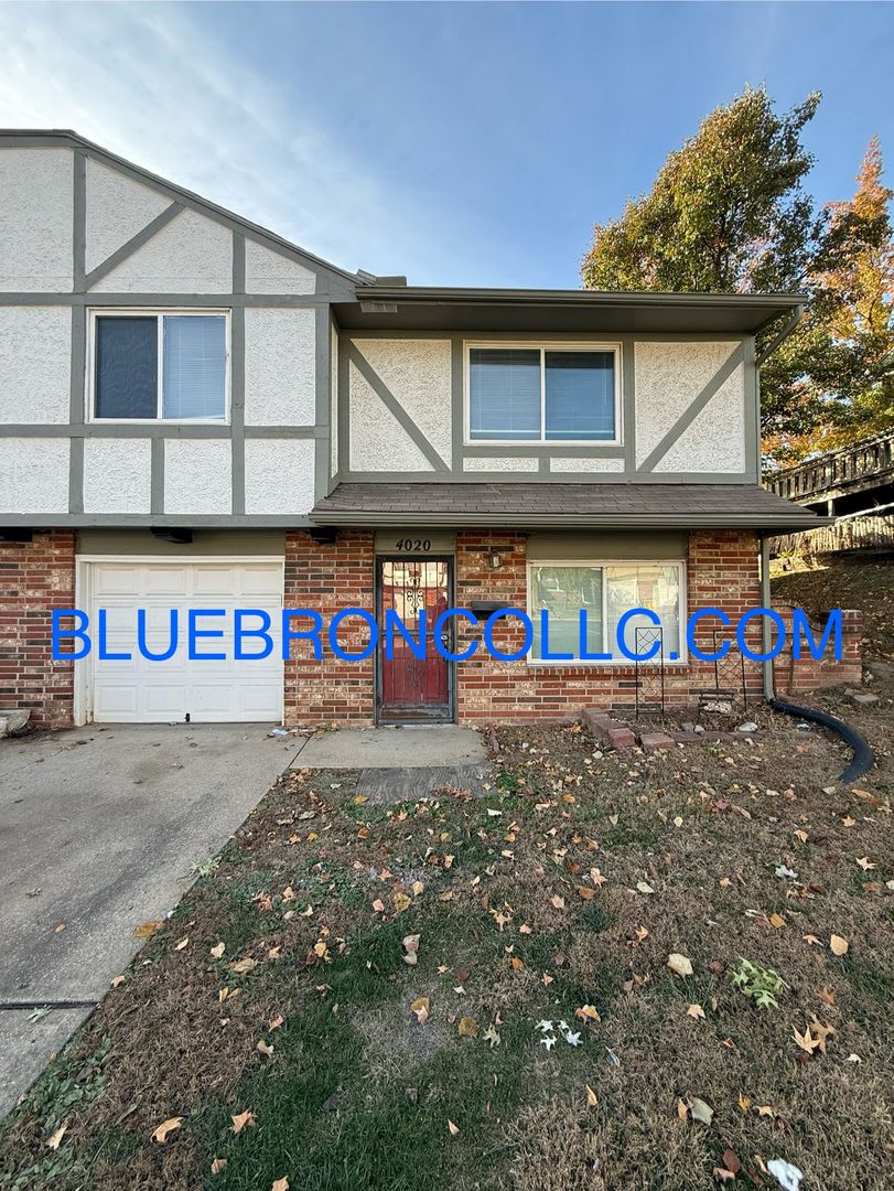 Newly renovated 2 bedroom with fresh paint and new flooring!