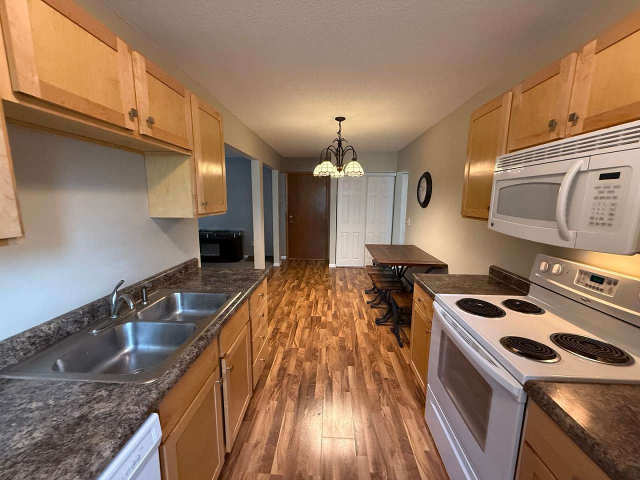 1 bed, 1 bath close proximity to downtown!