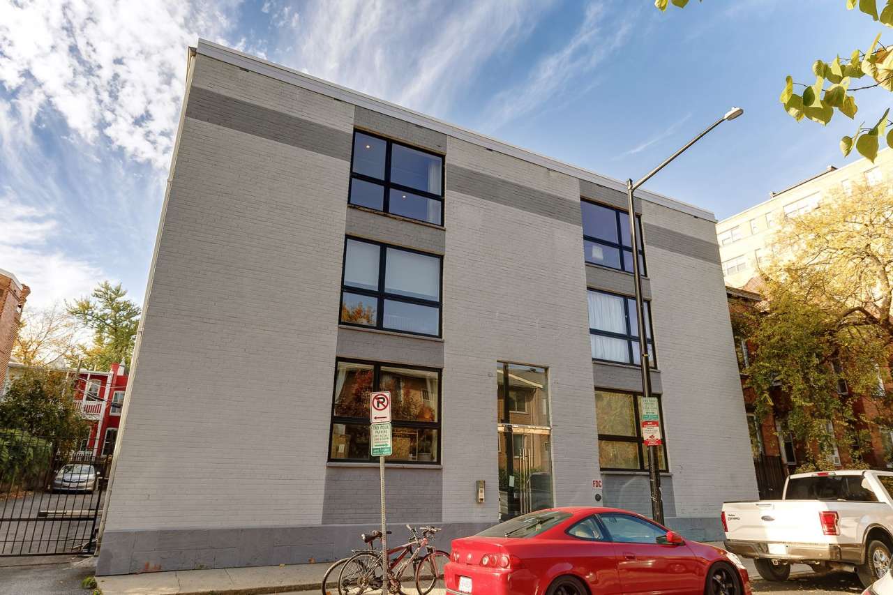 Live "La Belle Vie"! Your Spacious 2BR, 929 sf Retreat in Columbia Heights is a First-time Rental!