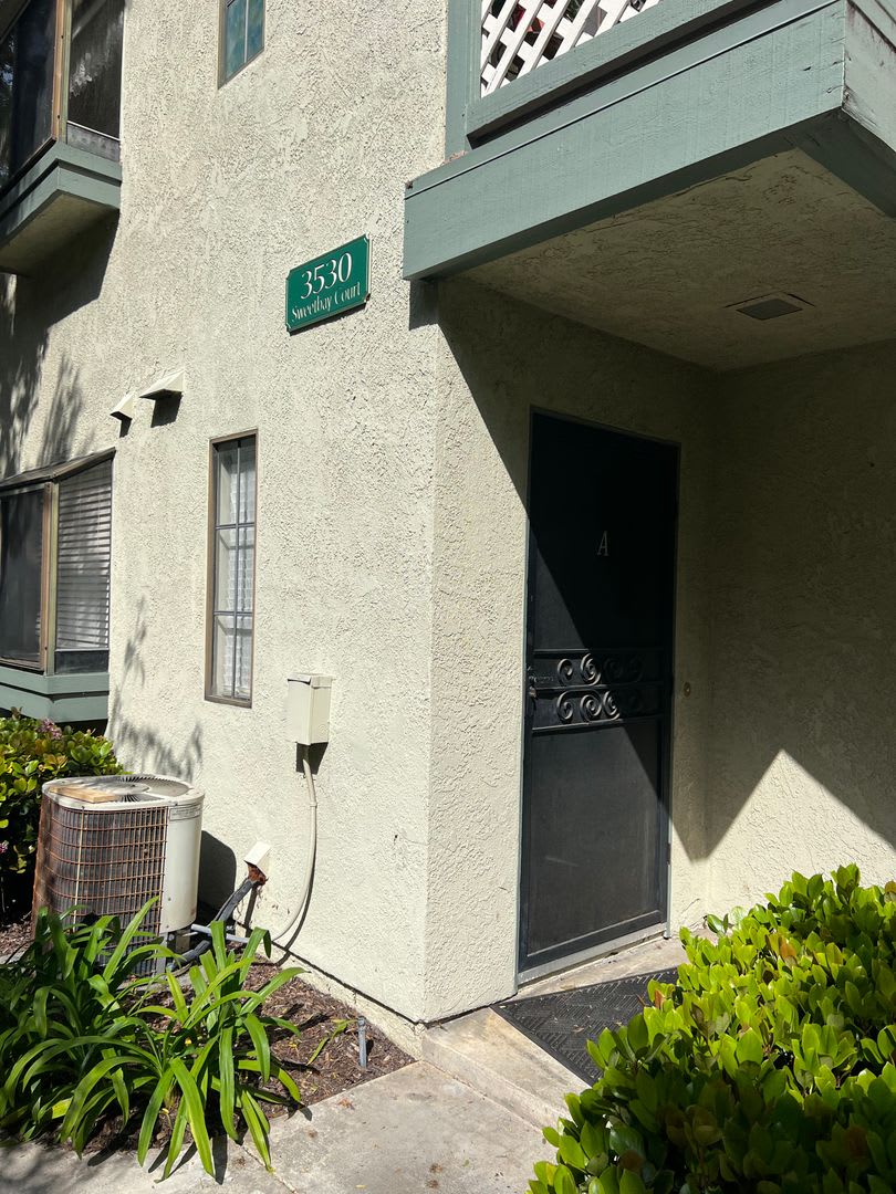 Large 2 Bedroom, 2 Bath Condo with 2 Parking and Community Pool