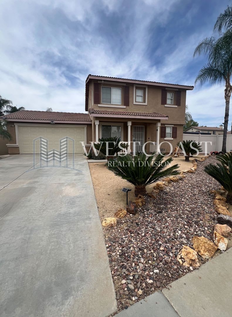 *** $500-OFF Move In Special*** Charming 3-Bedroom Home with Spacious Backyard  Mountain Views
