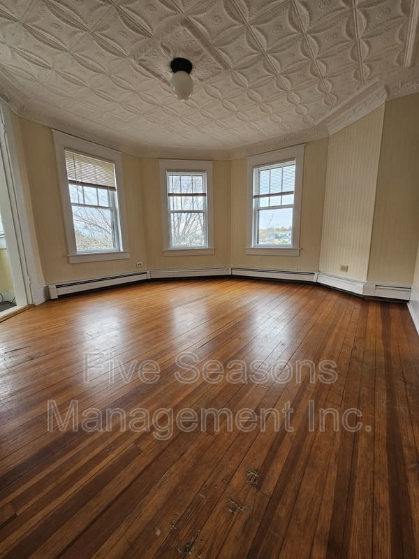 465-467 Colchester Avenue - 3