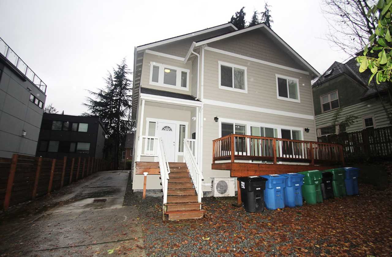 NEWER CONSTRUCTION 8 BEDROOM, 3 BATH HOME BY UW!