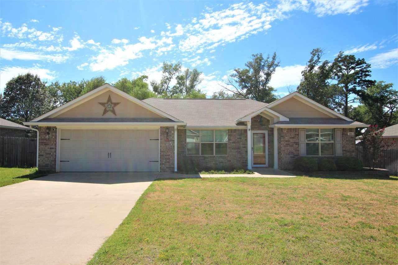 Tour Today! 3 Bedroom 2 Bath in Lindale ISD!