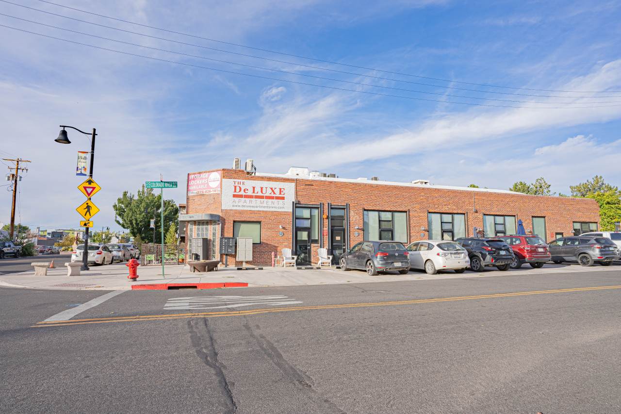 The DeLuxe Apartments