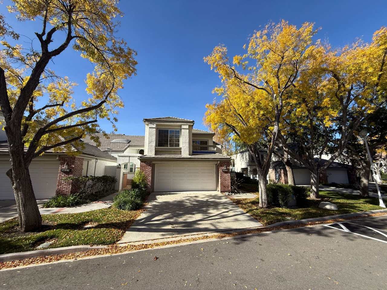 3-Bedroom Home with Dual Fireplaces, Dual Balconies, and Community Pool in Valencia!