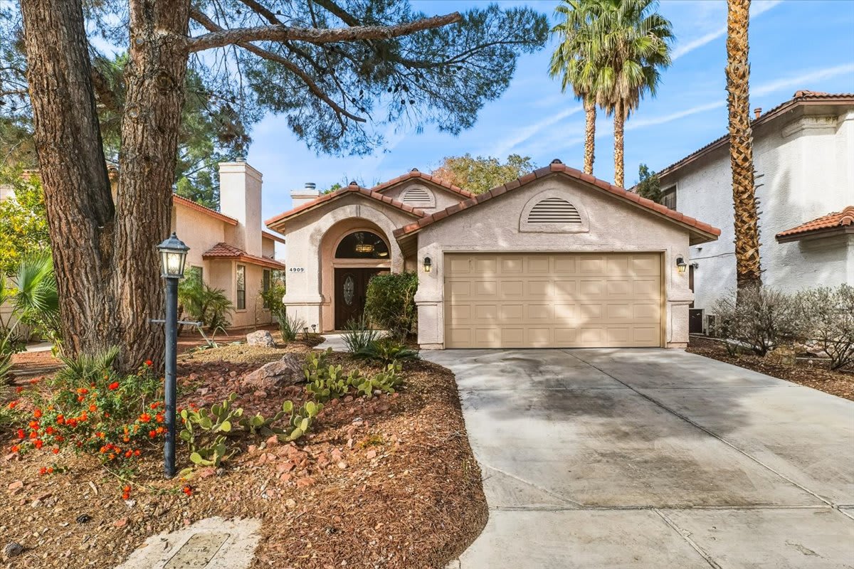 4909 Fiesta Lakes Street