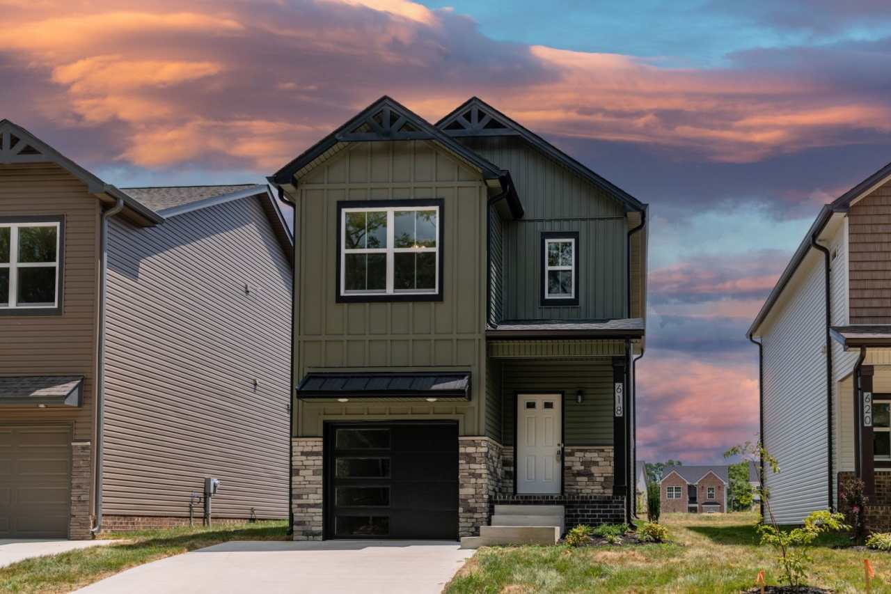 Modern and Luxurious New Construction in Great Location!