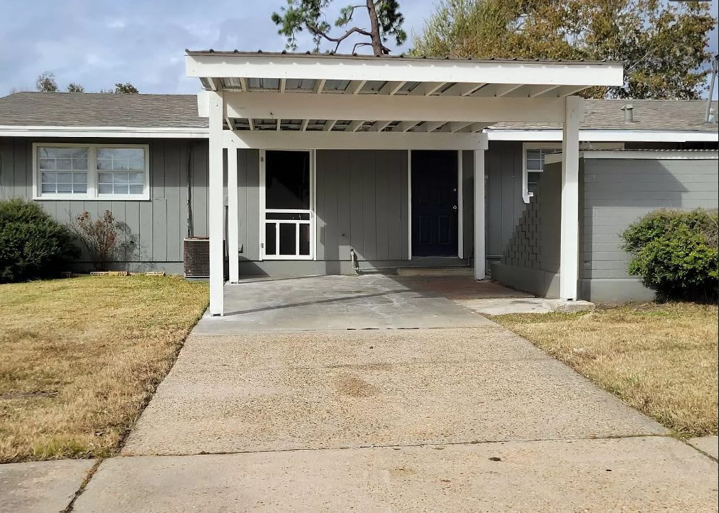 871 Von Blond Dr.Unit B