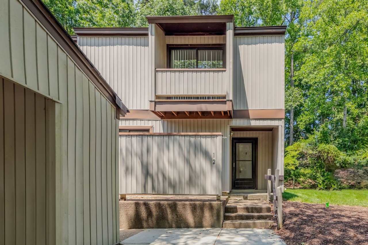 12 Spring West