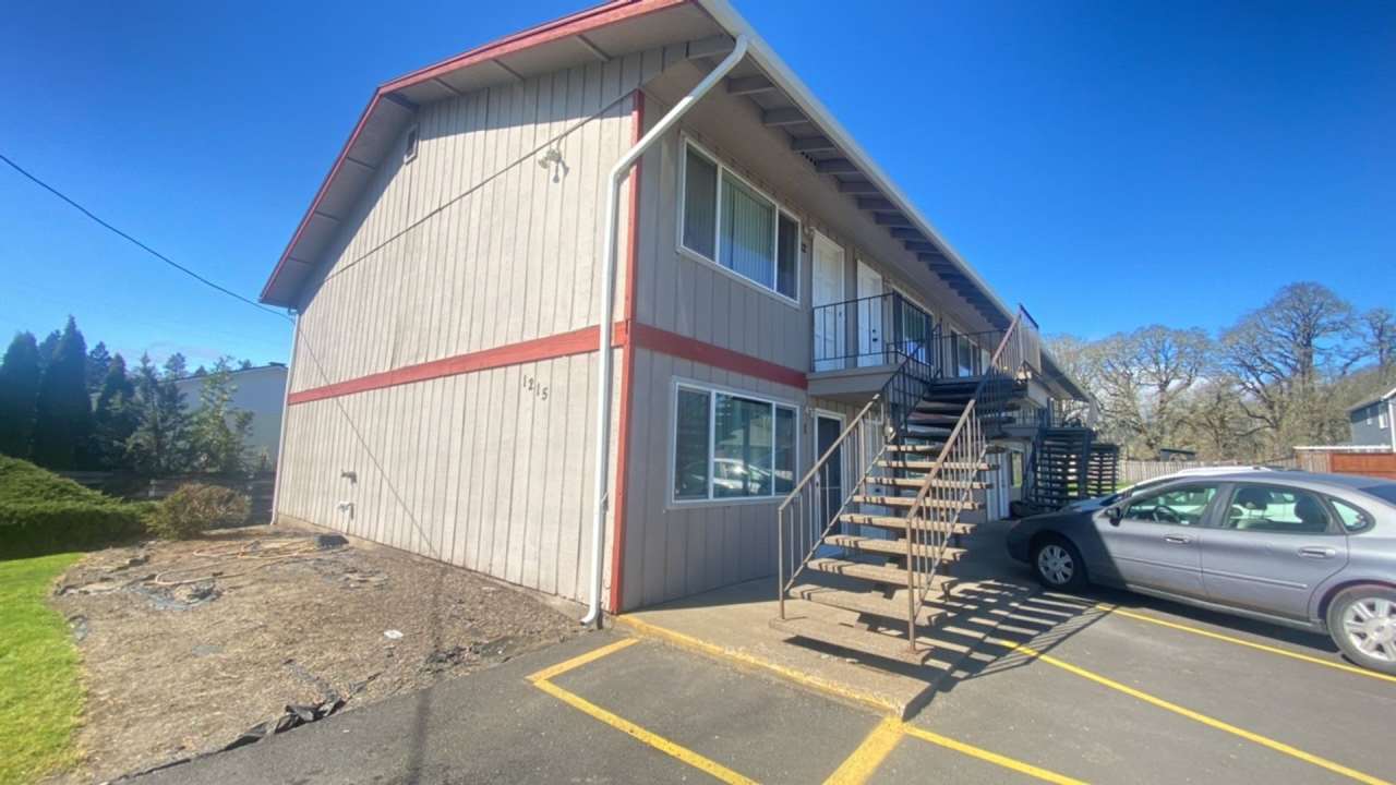 (906) 1215 Pioneer Street - 1 Bedroom / 1 Bathroom