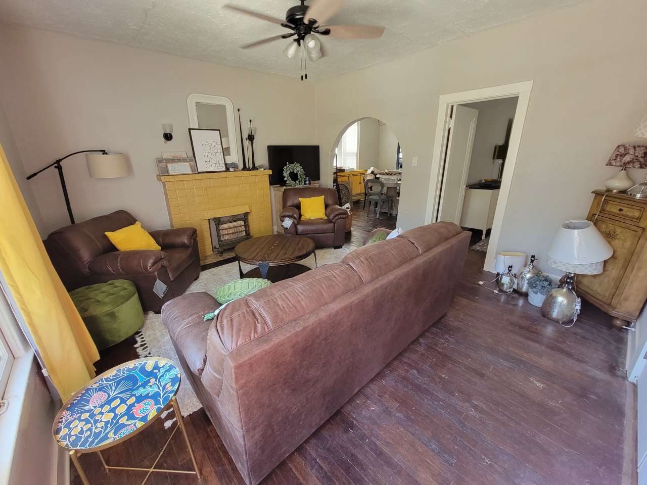 1011 West Mistletoe Avenue