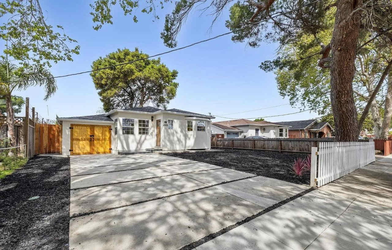 Charming 2 bedroom, 1 bathroom house