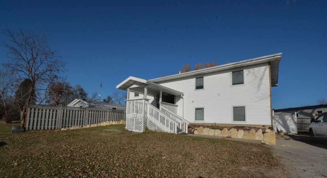 Spacious 5 Bed House with Custom Features Available For Rent!