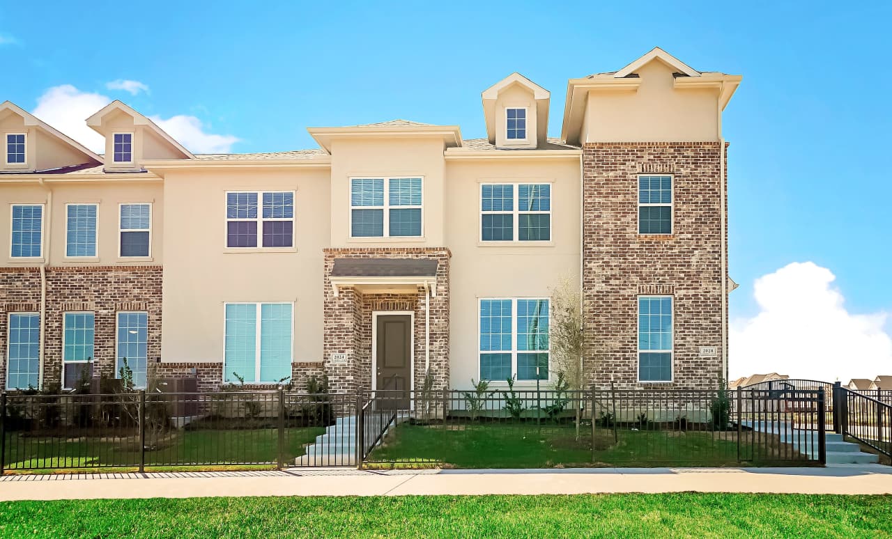 Residences at Rayzor Ranch