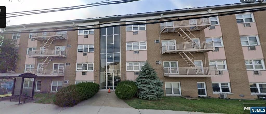 475 Grand Avenue 1-I