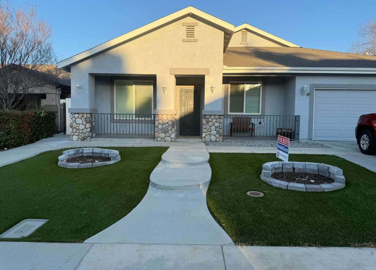 BEAUTIFUL 5 Bedroom ONE STORY HOME ON A LARGE LOT For Rent in Hemet