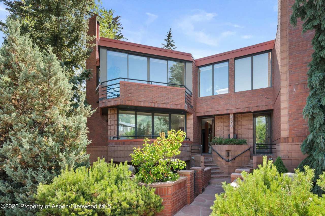 208 S Spring Street unit: #1