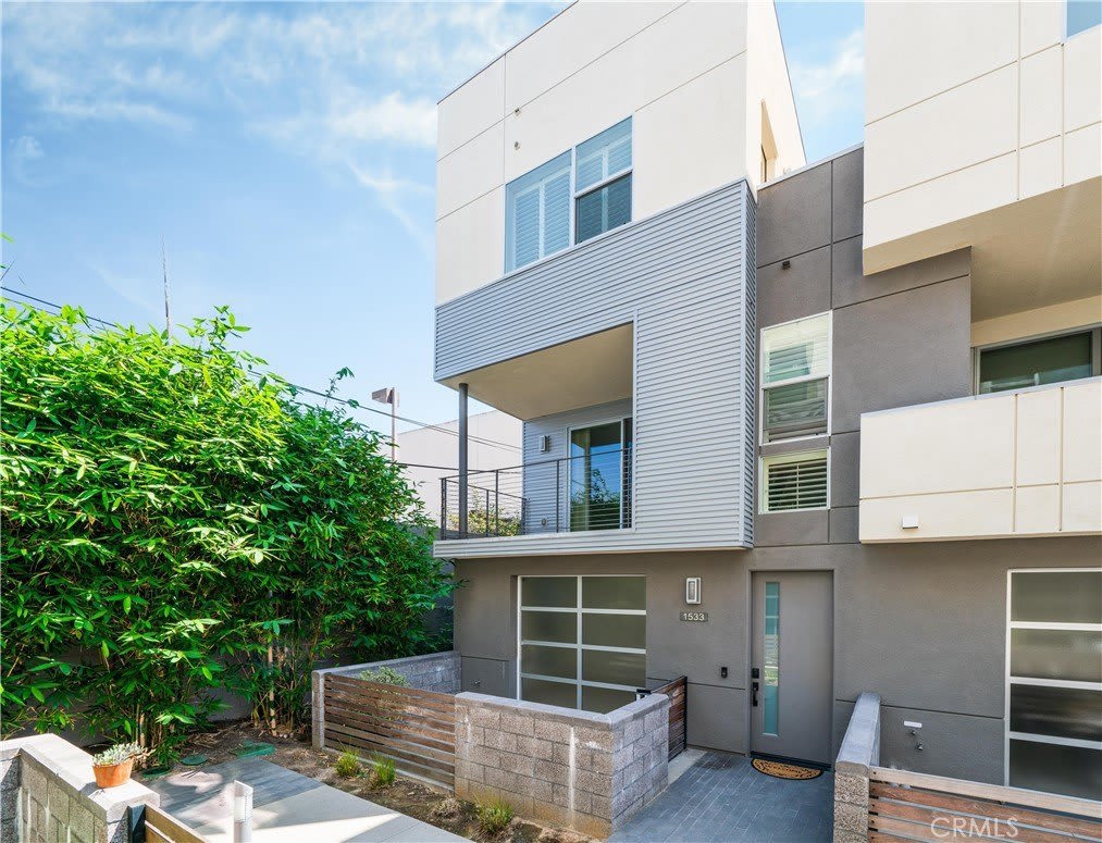 1533 Sullivan Avenue