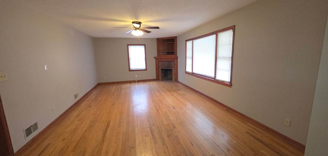 3 Bedroom 2 Bath Carthage Stone Beauty! $1195