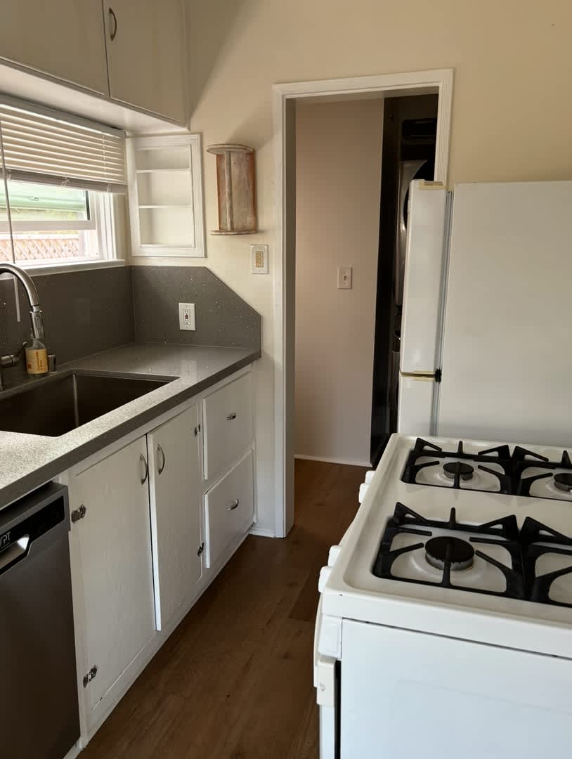 724 Crestmoore Place