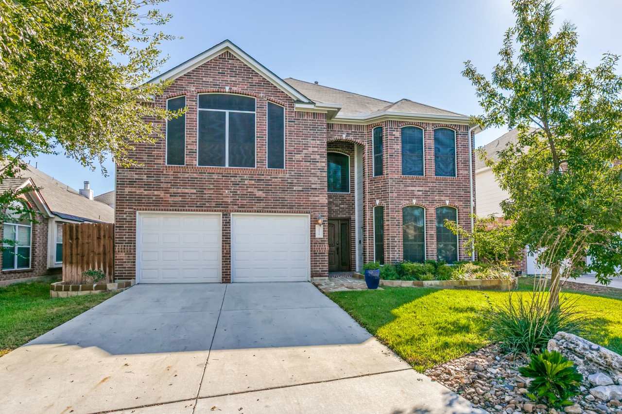 GORGEOUS 4-BEDROOM HOME RECENTLY RENOVATED WITH POOL