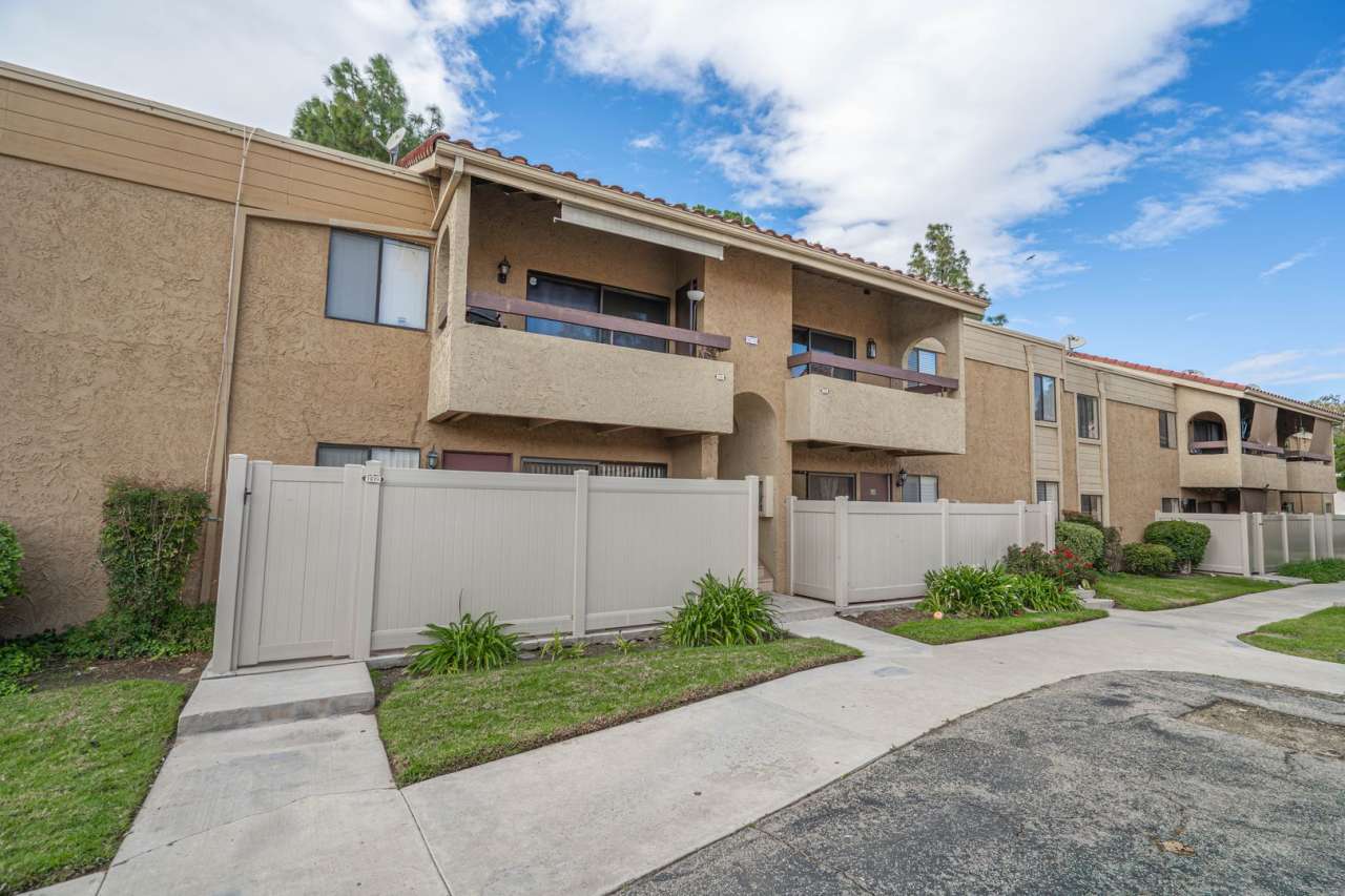 2-Bedroom Condo with Community Amenities and Utilities Included in Canyon Country!