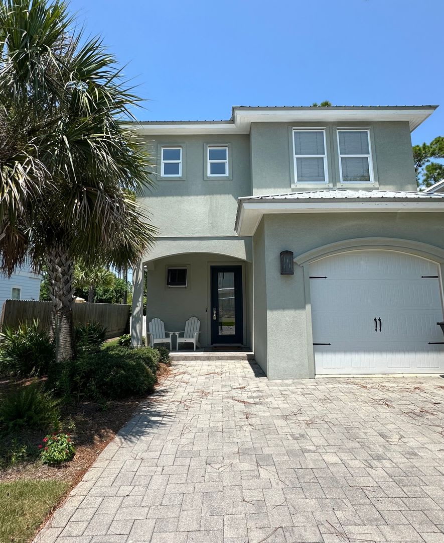 Beautiful home for rent with community pool very close to the beach!