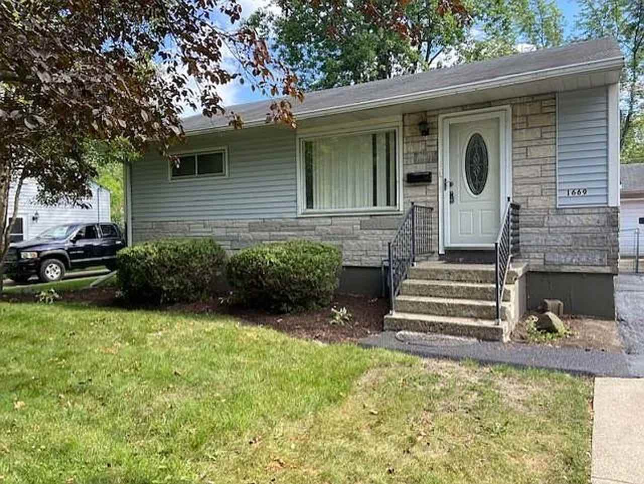 Lovely 3-Bedroom Home for Rent in Quiet Waukegan Neighborhood