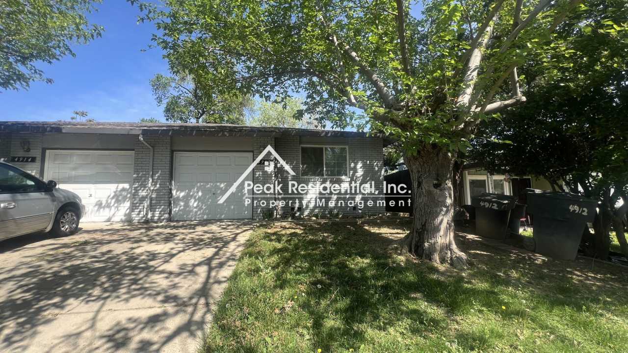 A Charming Foothill Farms 2bd/1ba Duplex with Garage