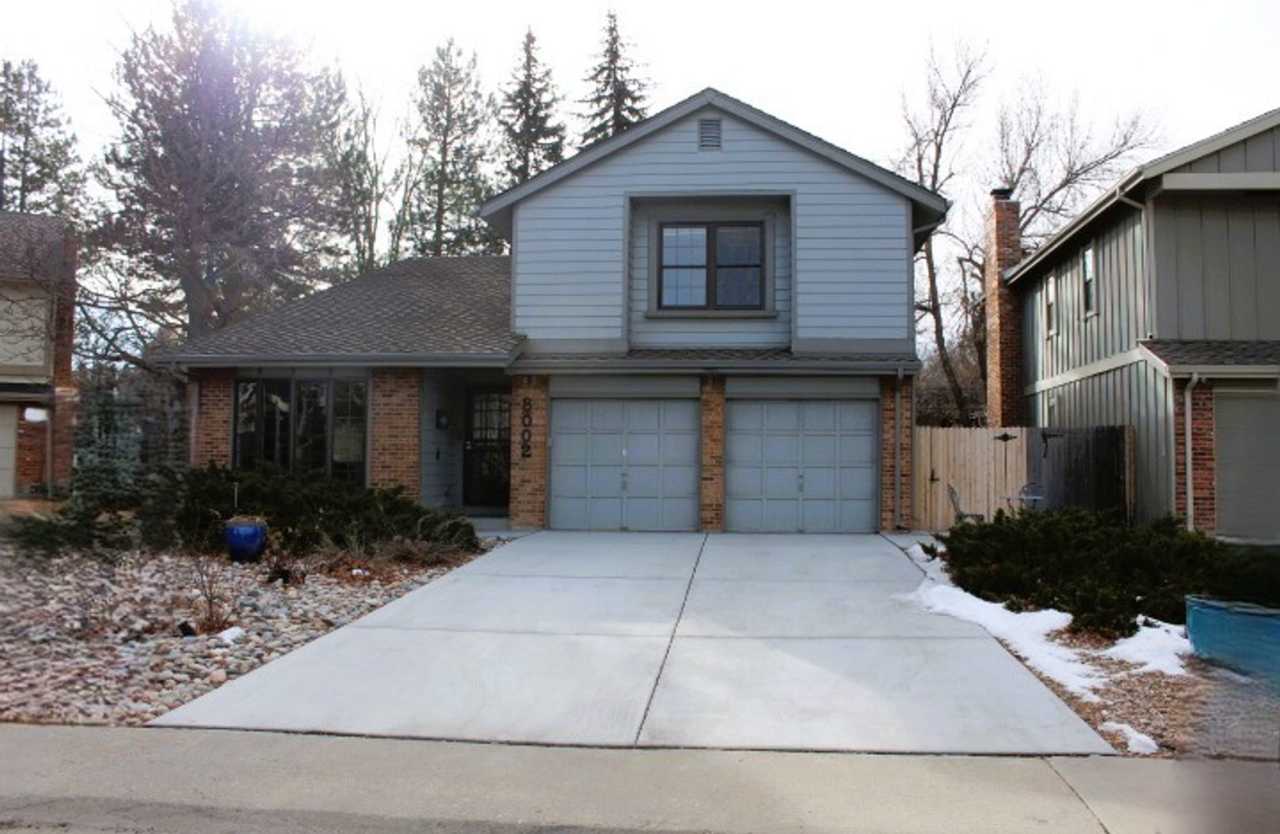 5 BR/3 1/2 BA in the Desirable Meadowglen Community!!