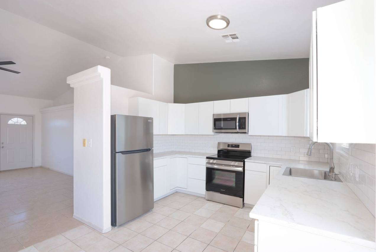 3 Bedroom House with large yard Arizona City