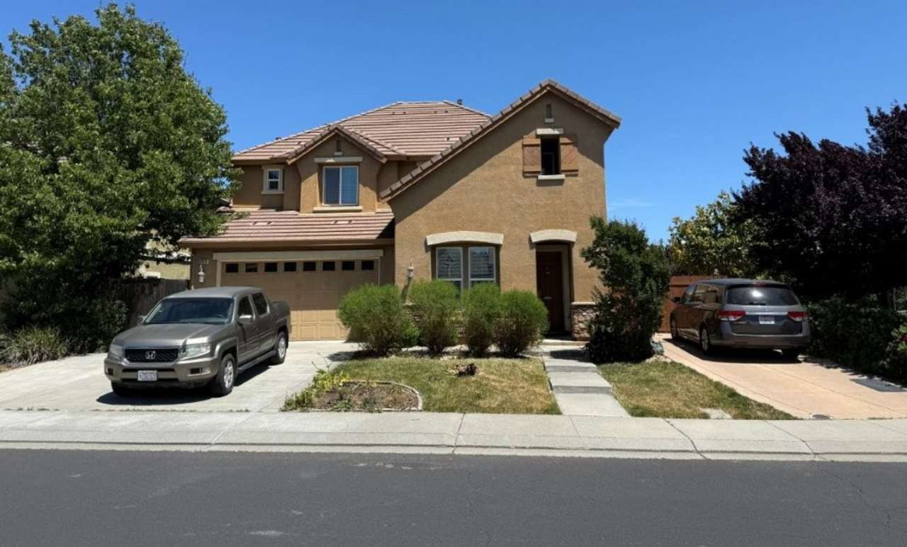 Modern 3 Bedroom 2 Story w/ RV Parking and Solar Vacaville *Star Rentals