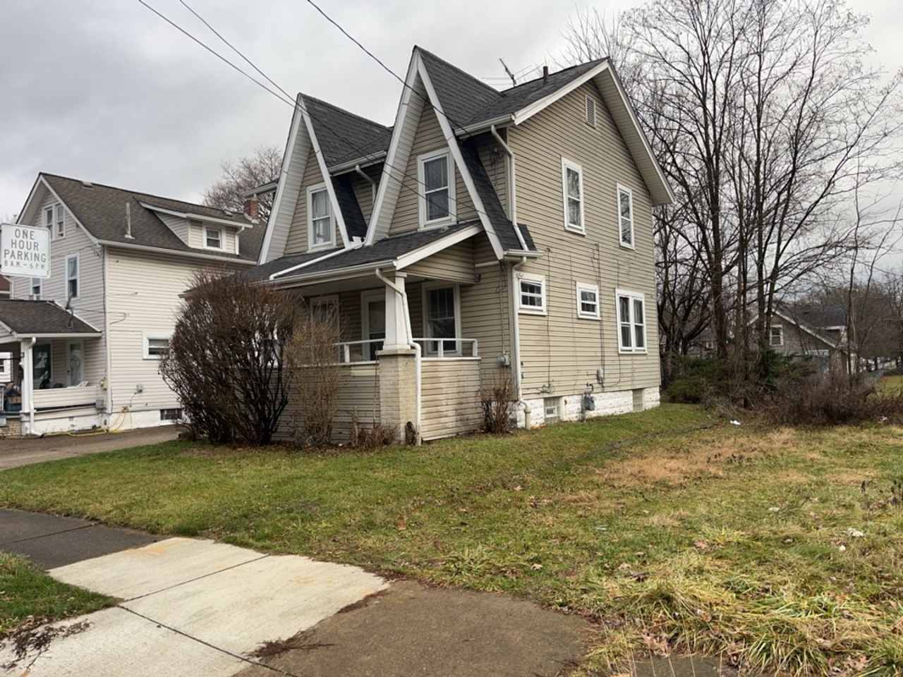 Charming 3-Bedroom Property in Prime Location