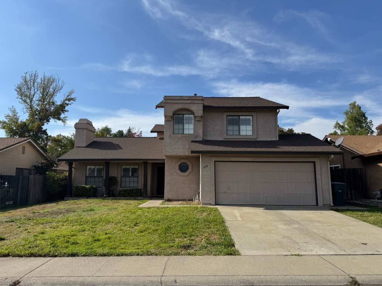 Roseville home with new carpet, paint,  shutters. Landscaper included!