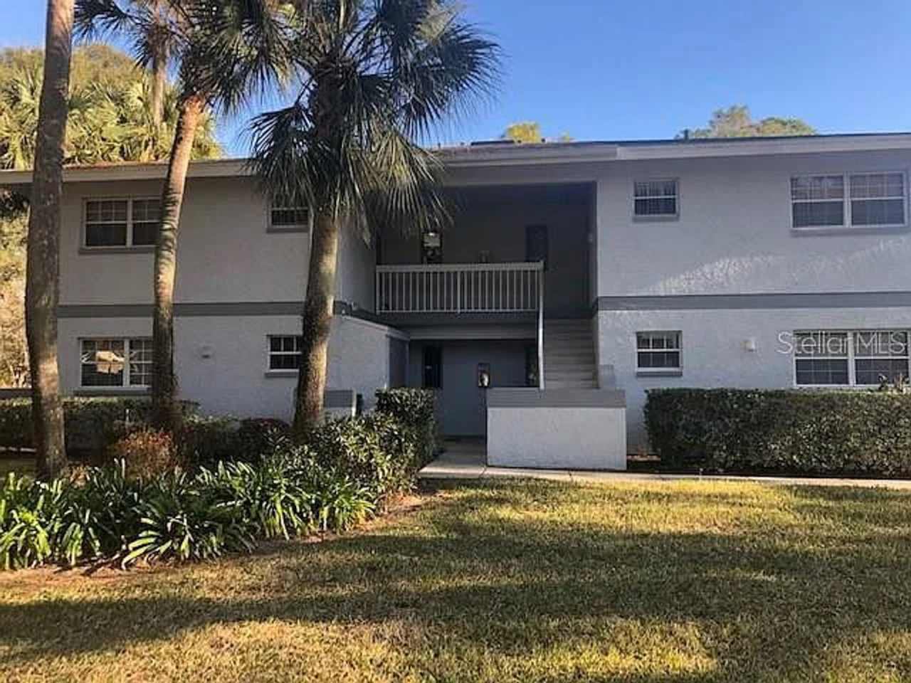 584 FAIRWAYS LN #204