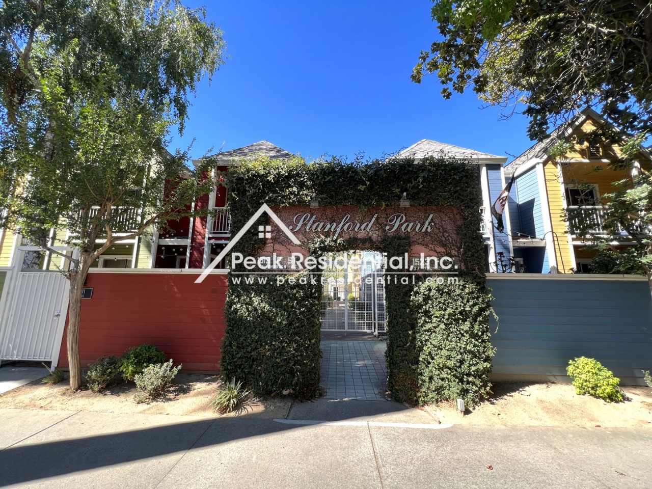 Updated 2bd/1.5ba Downtown Town House!