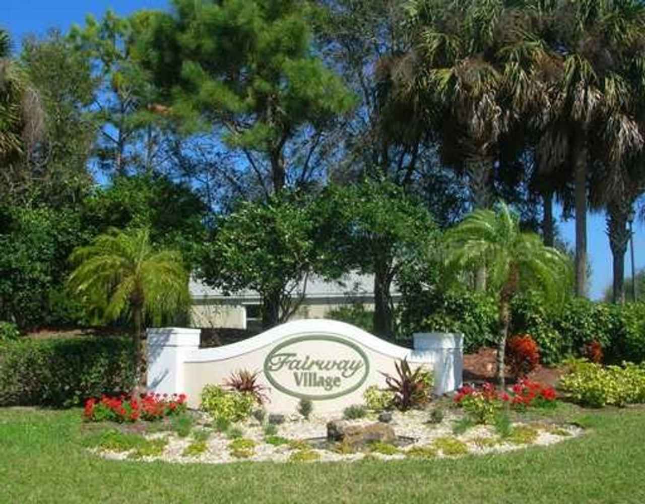 Welcome to your new home in beautiful Venice, Fl! 2 Bedroom 2 Bath w/ Den