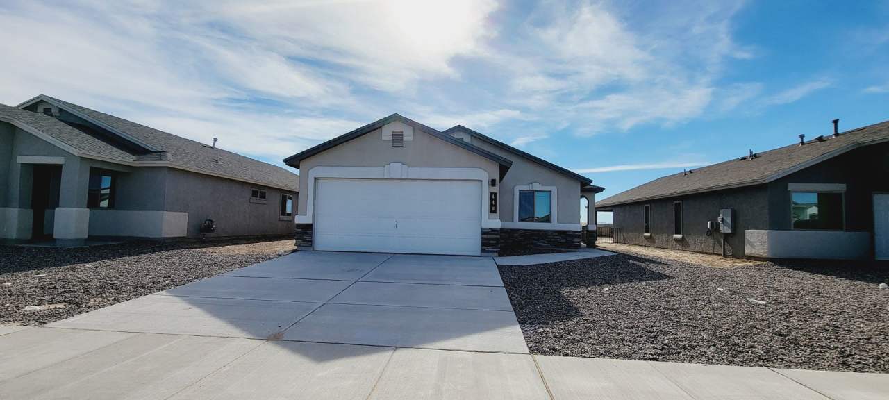 Lovely 3 bedroom, 2 bath home in Socorro , TX!