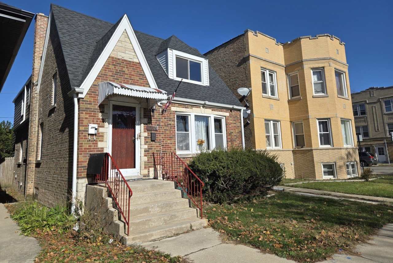 5204 W Newport Avenue