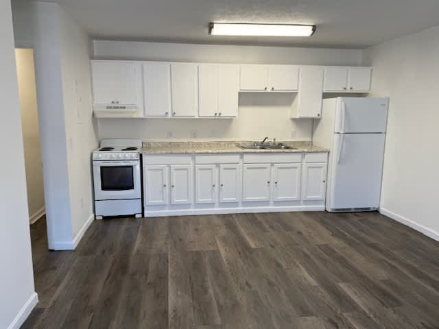 903 Russ Lake Drive, Unit 201