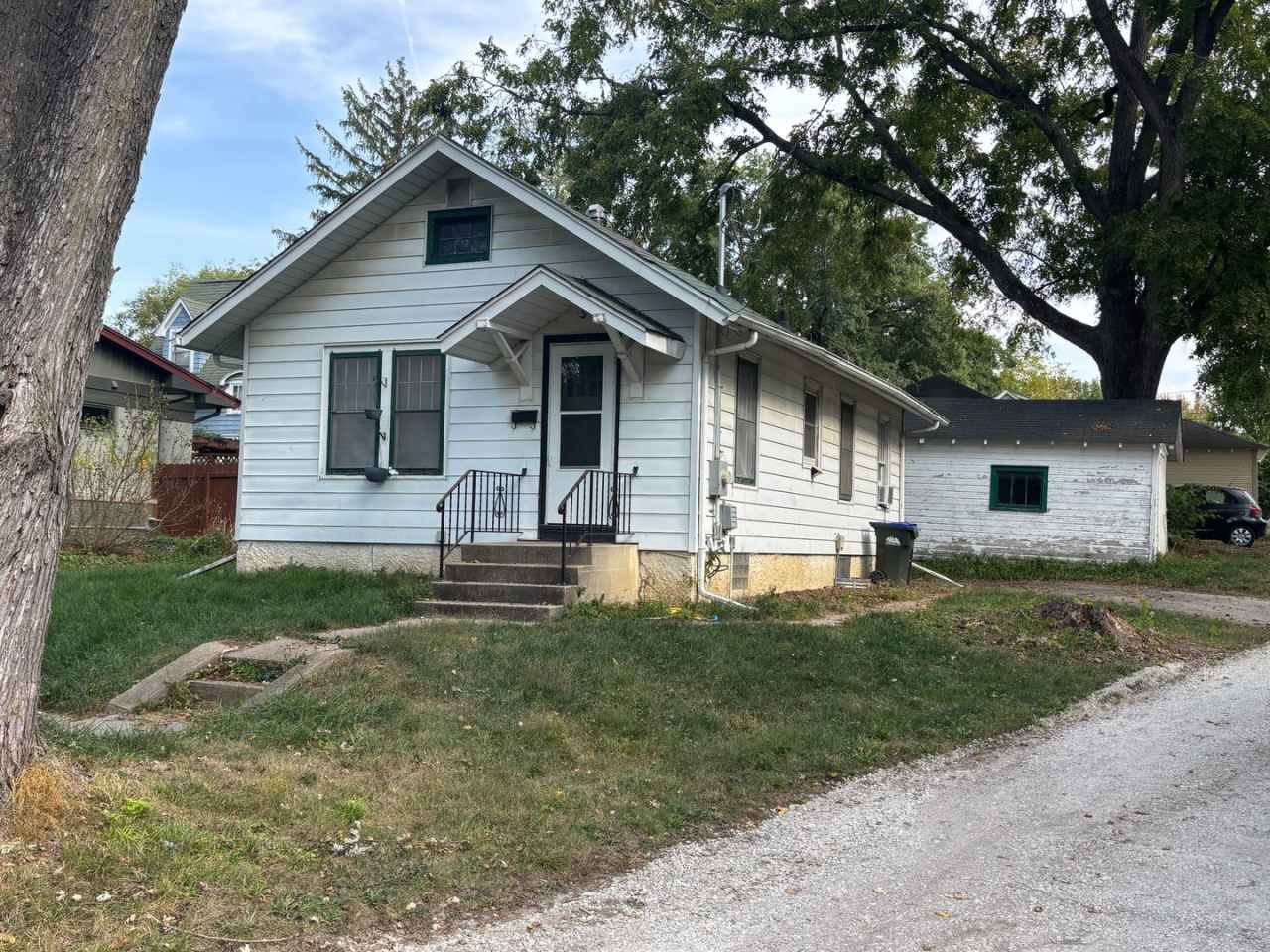 AVAILABLE NOW!!! 1 bedroom, 1 bath house on Iowa City's east side